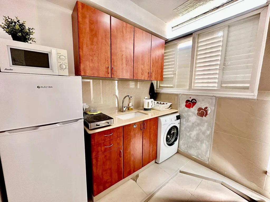 Небольшая новая студия в бат яме 150 мет от моря, очень тихая светлая