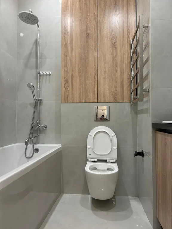 Стильная квартира с балконом в верхней части города