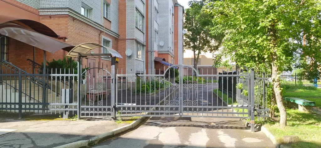 Евродвушка в центре с парковкой и джакузи, рядом ресторан Helga