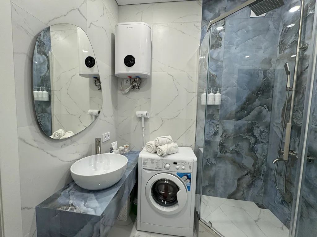 Видовая квартира с дизайнерским ремонтом на берегу реки в белых росах