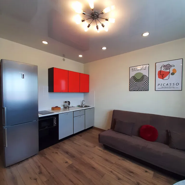 Просторная евротрешка с видом на Ангару и город