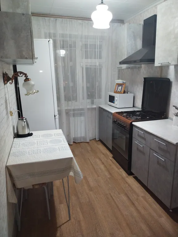 Уютная квартира рядом с больницей Середавина и рядом с лесом