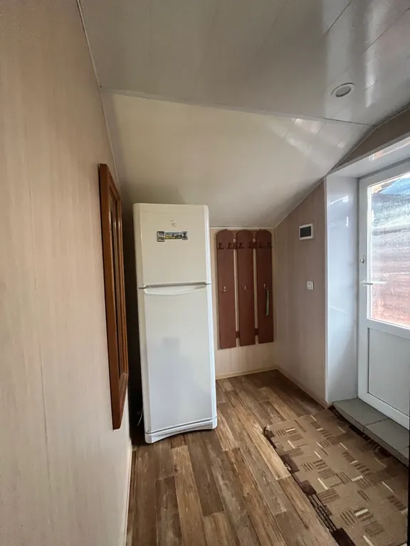 Уютный гостевой дом рядом с красивым, зеленым двором