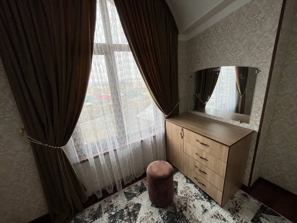 Любителей кожаных диванов (встретим бесплатно)