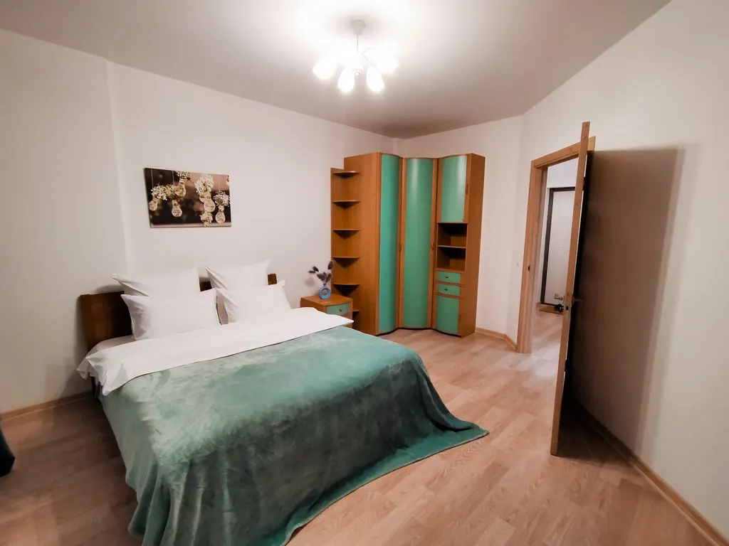 Квартира с панорамным балконом.
Хрустальный 19 этаж "День и Ночь"