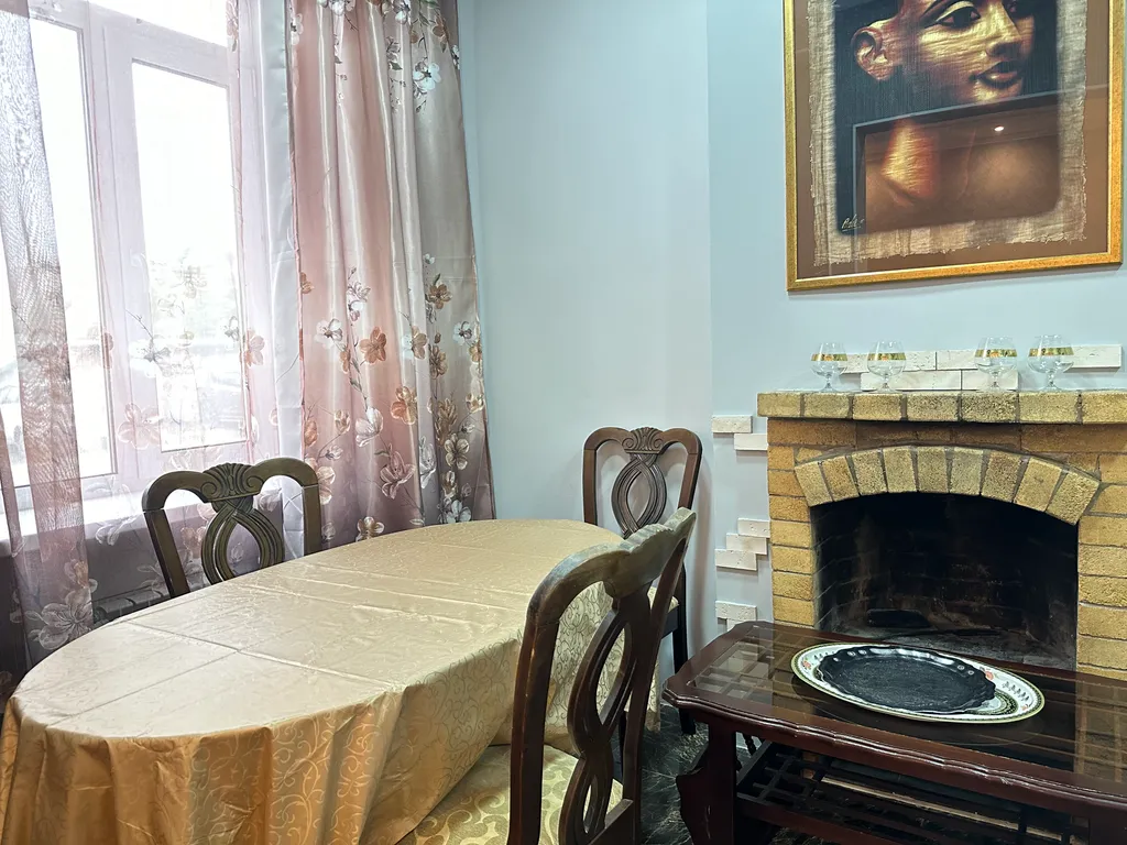 2-комнатная квартира люкс с камином рядом с автовокзалом на 1м этаже — аренда посуточно в Магадан