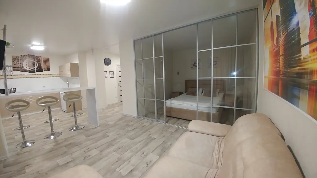 Студия с дизайнерским ремонтом и красивым видом на город