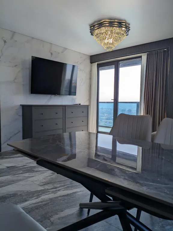 Квартира с отдельной спальней с лучшим видом на море и стадион