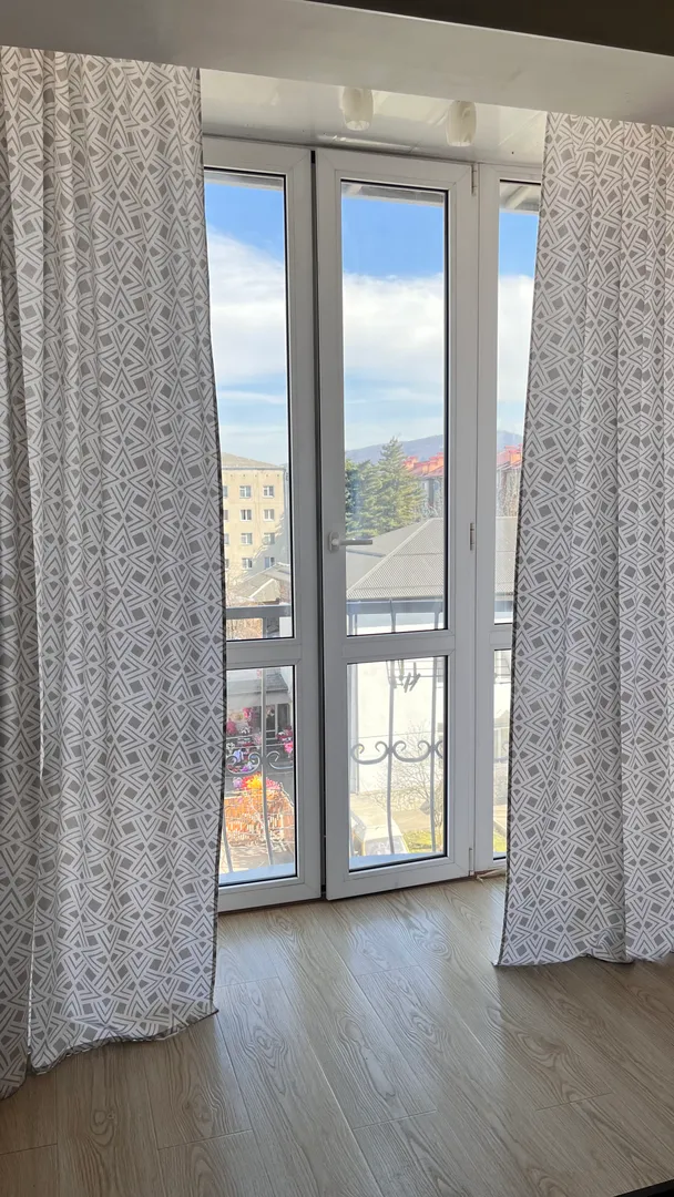 Вид с балкона на горы