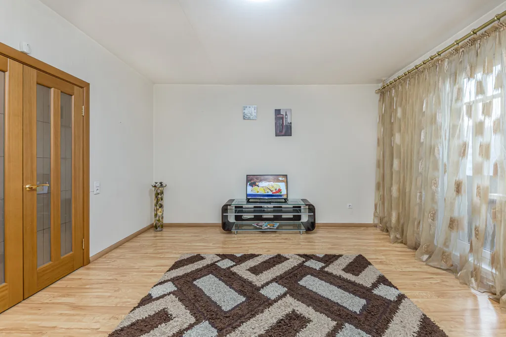 3-комнатная ближе к центру уютная большая квартира