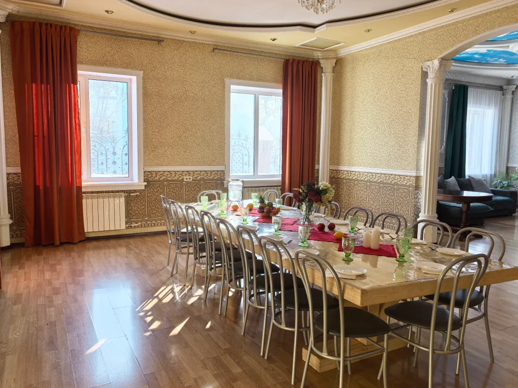 Коттедж в центре города с бассейном