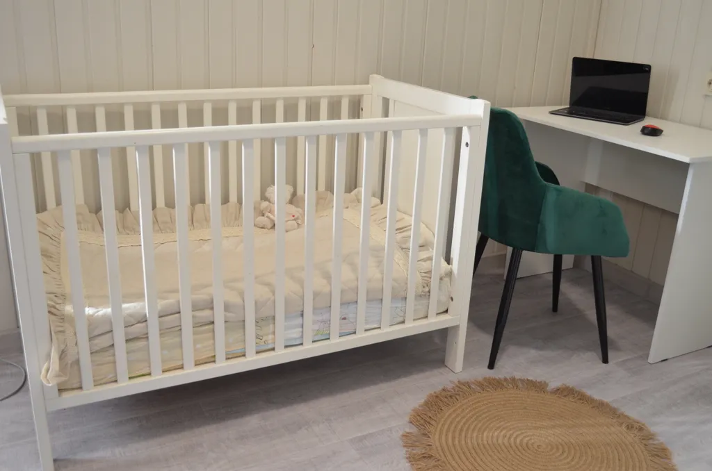 Двухэтажный дом с мангалом и костровой зоной