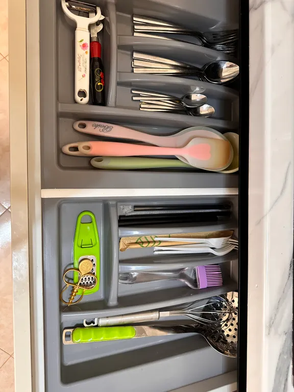 Квартира с двумя кондиционерами и вентилятором