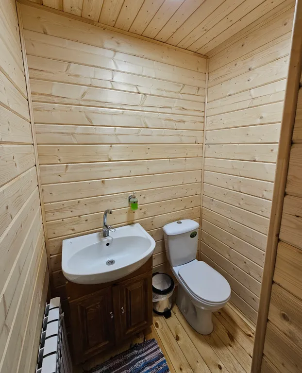 Просторный дом с баней и живым камином