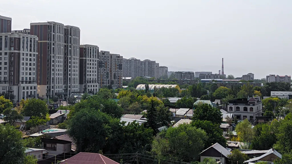 Евротрёшка с двумя спальными зонами рядом с ТРЦ MEGA