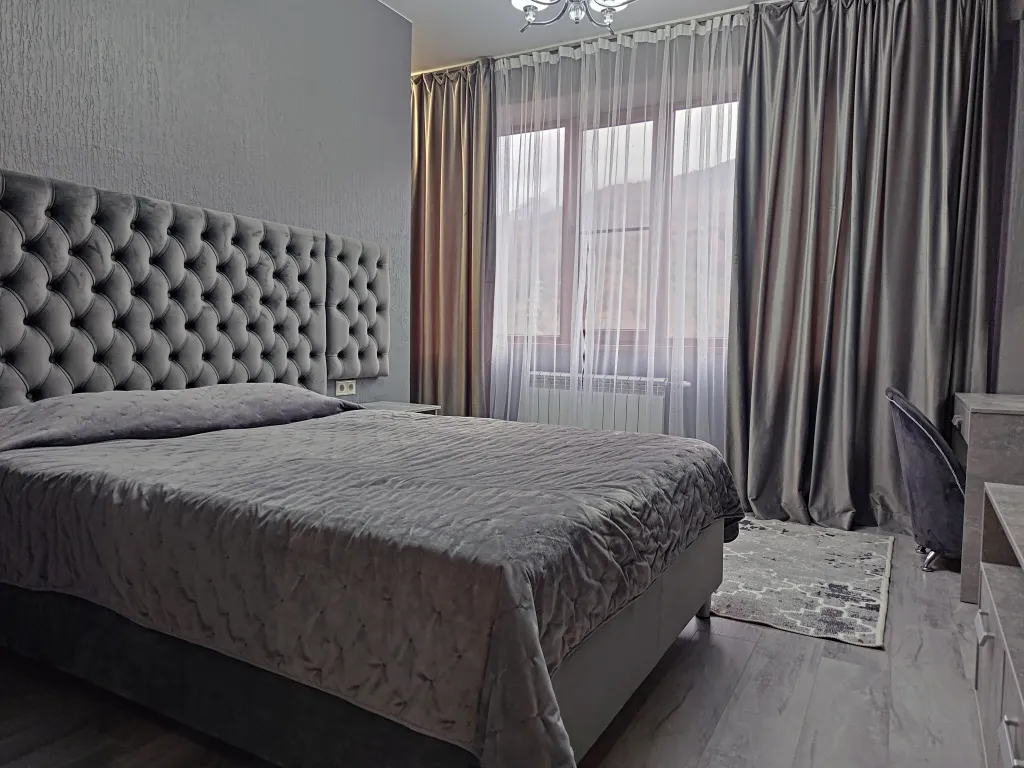 Большой апартамент в центре с панорамным видом на горы и балконом