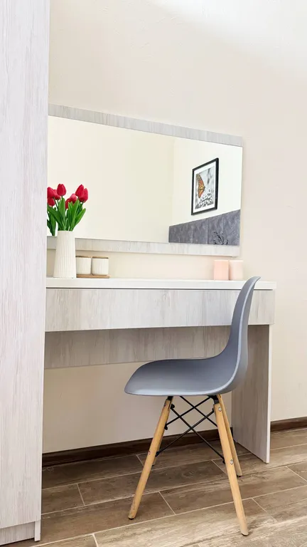 Не студия, отдельная спальня + видно море из окна