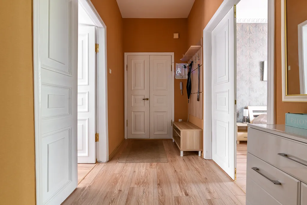 Роскошная квартира с балконом и парковкой рядом с Петропавловкой