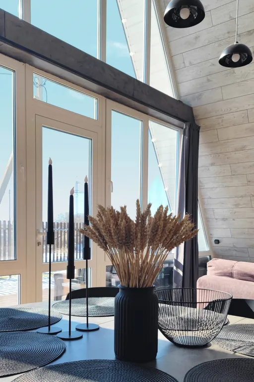 Панорамный домик с теплым бассейном в пяти минутах ходьбы от города