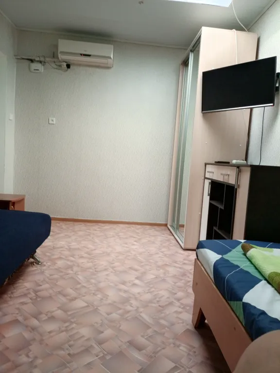 Домик с двориком на земле в шаговой доступности от моря