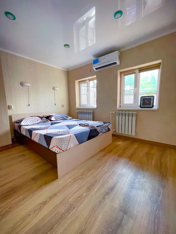 Двухкомнатная квартира с двориком и парковкой — аренда посуточно в Ейск