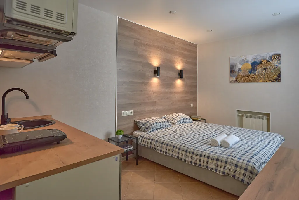 Студия поблизости госпиталь им. Савиных. ТЦ "Лето" 700м.