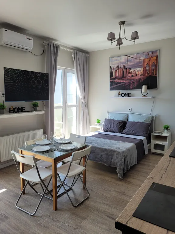 Современная студия у моря с видом на бассейн и горы