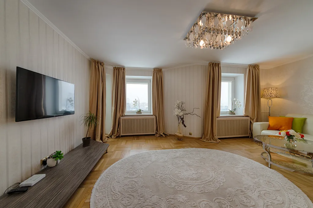 Апартаменты 5-комнатные в центре города с видом на реку