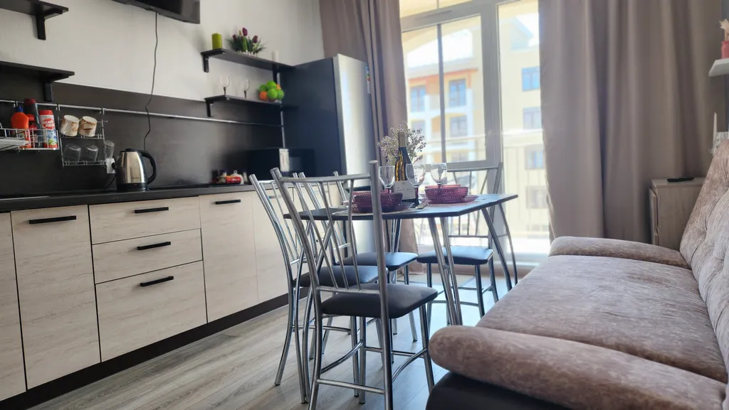 Евротрешка в корпусе с бассейном