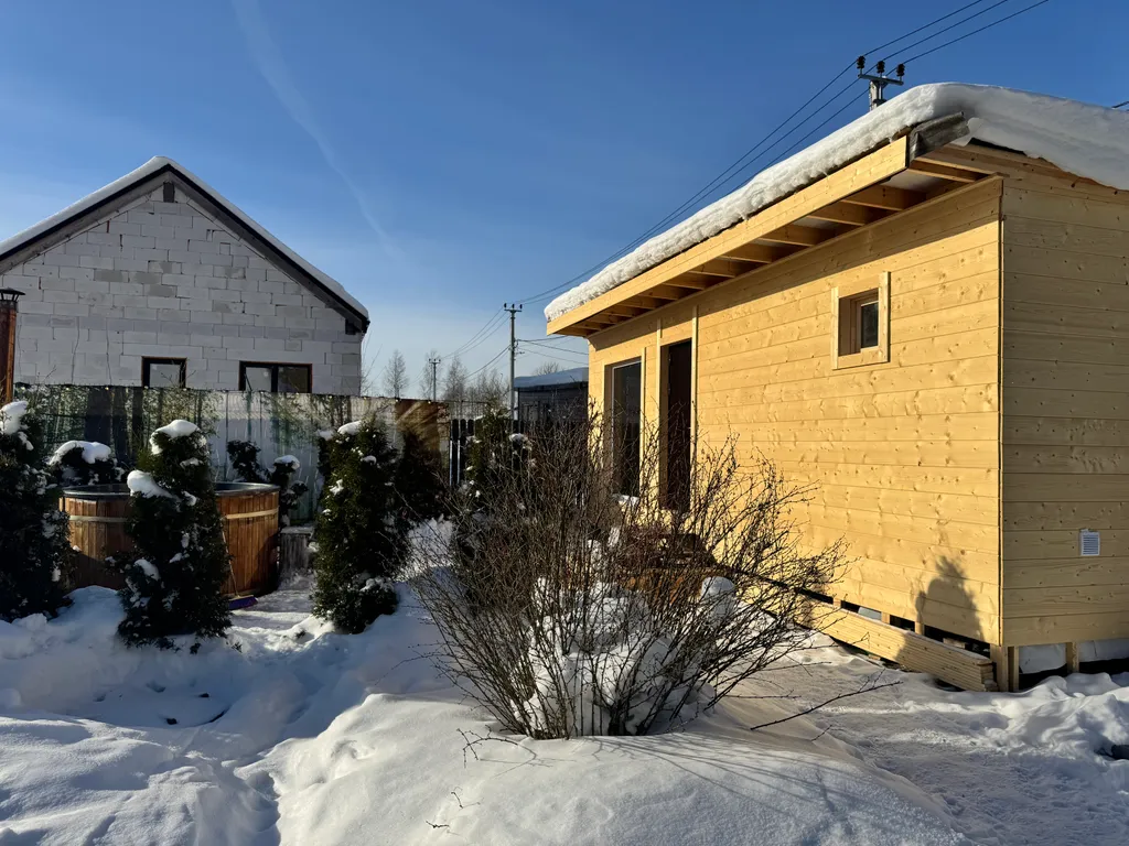 Дом у Коркинского озера с баней, купелью и детской площадкой.
