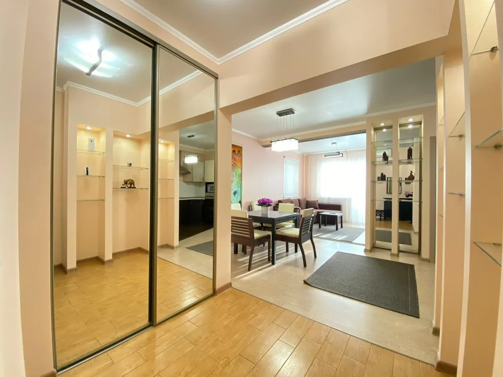 Уютная квартира в центре с видом на море. В 5 минутах ходьбы до пляжа!