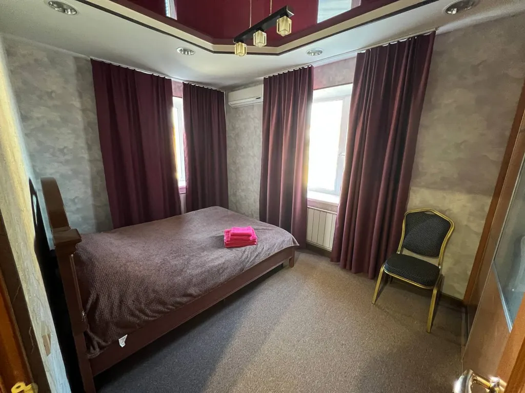 3-этажный уютный коттедж в тихом месте в пределах города