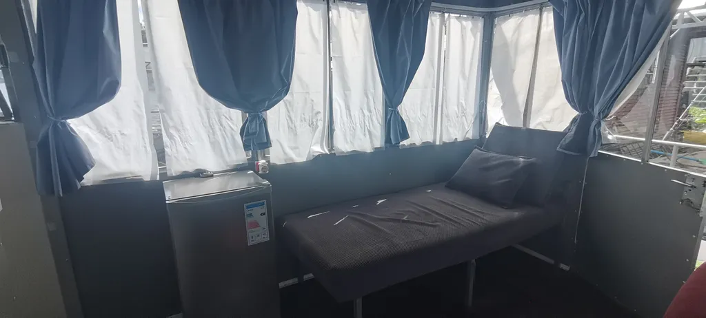 Хаусбот жилой плот