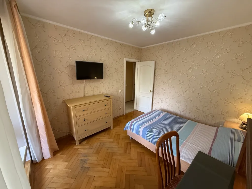 Трёхкомнатная квартира на Пл. Победы