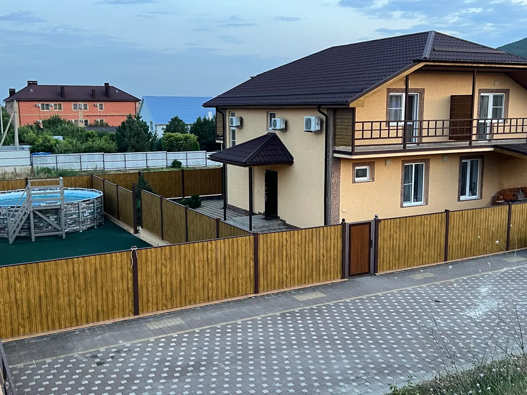 Коттедж Уютный коттедж с бассейном — Южная Озереевка