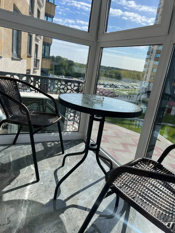 Дизайнерская современная студия в новом доме рядом с центром города