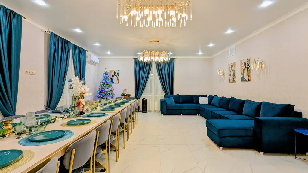 Дом с бассейном, сауной и бильярдом