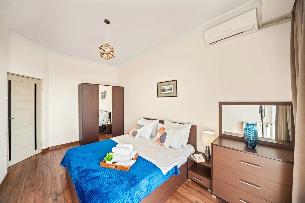 Просторная квартира с красивым видом в центре города / Стей Инн