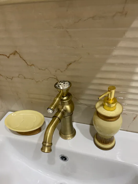 Дом Золотая рыбка с видом на горы и рядом с озером