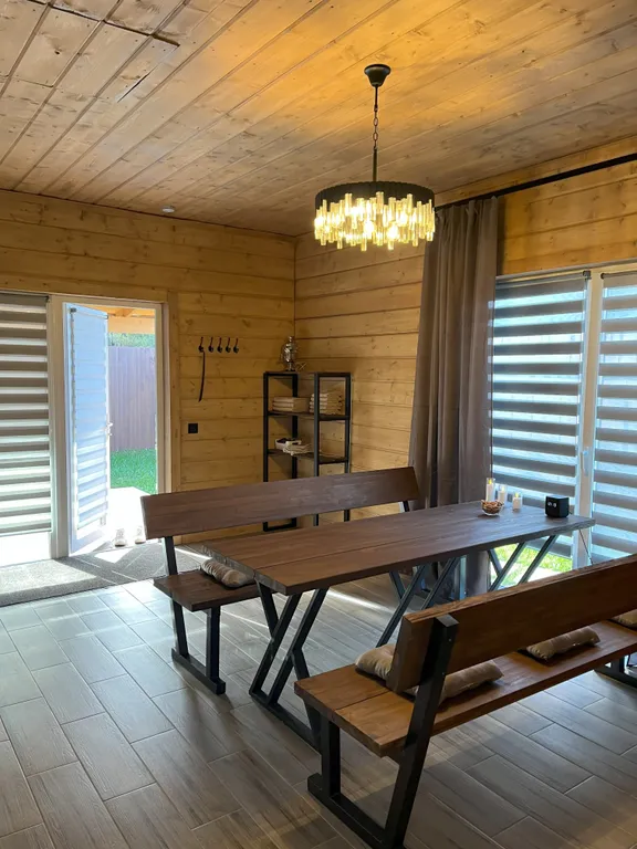 Просторный двухкомнатный коттедж в лесу у пруда