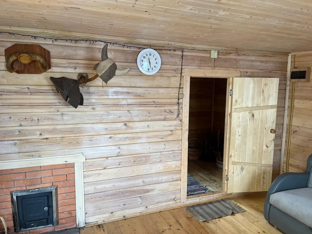 Загородный дом с баней в километре от прекрасного города