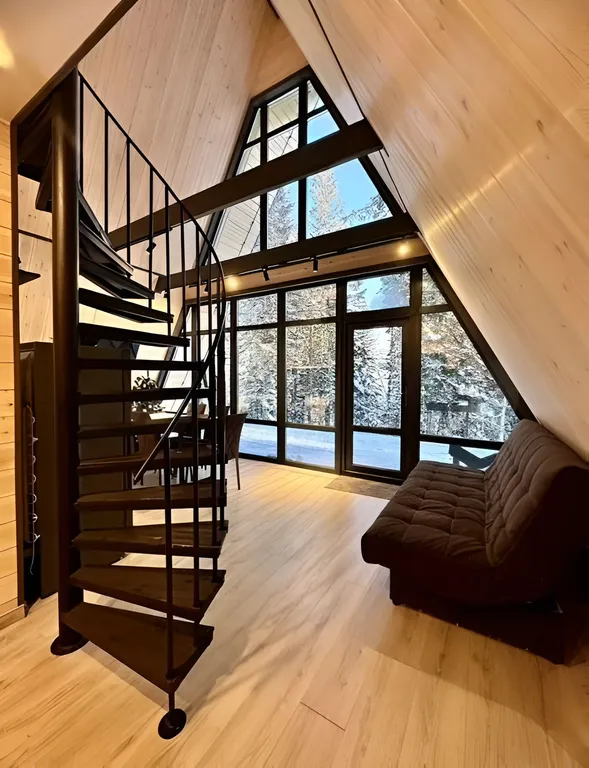 Шале Коттедж Шерегеш стиле a-frаме с террасой в хвойном лесу