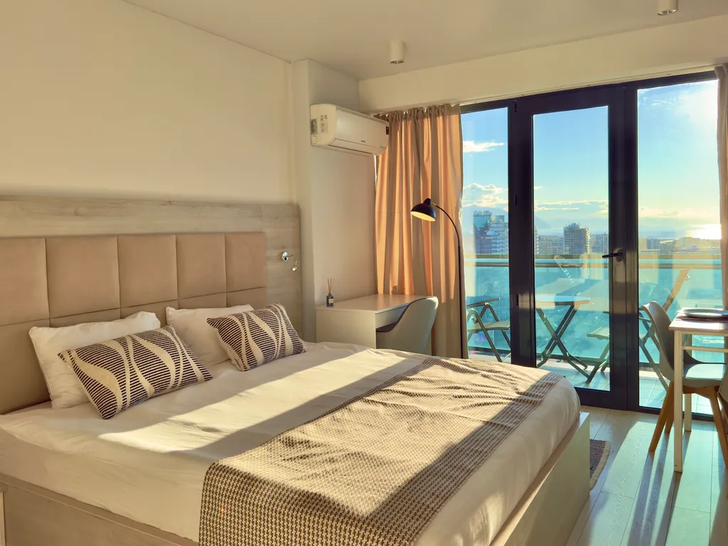 Солнечная студия на берегу моря