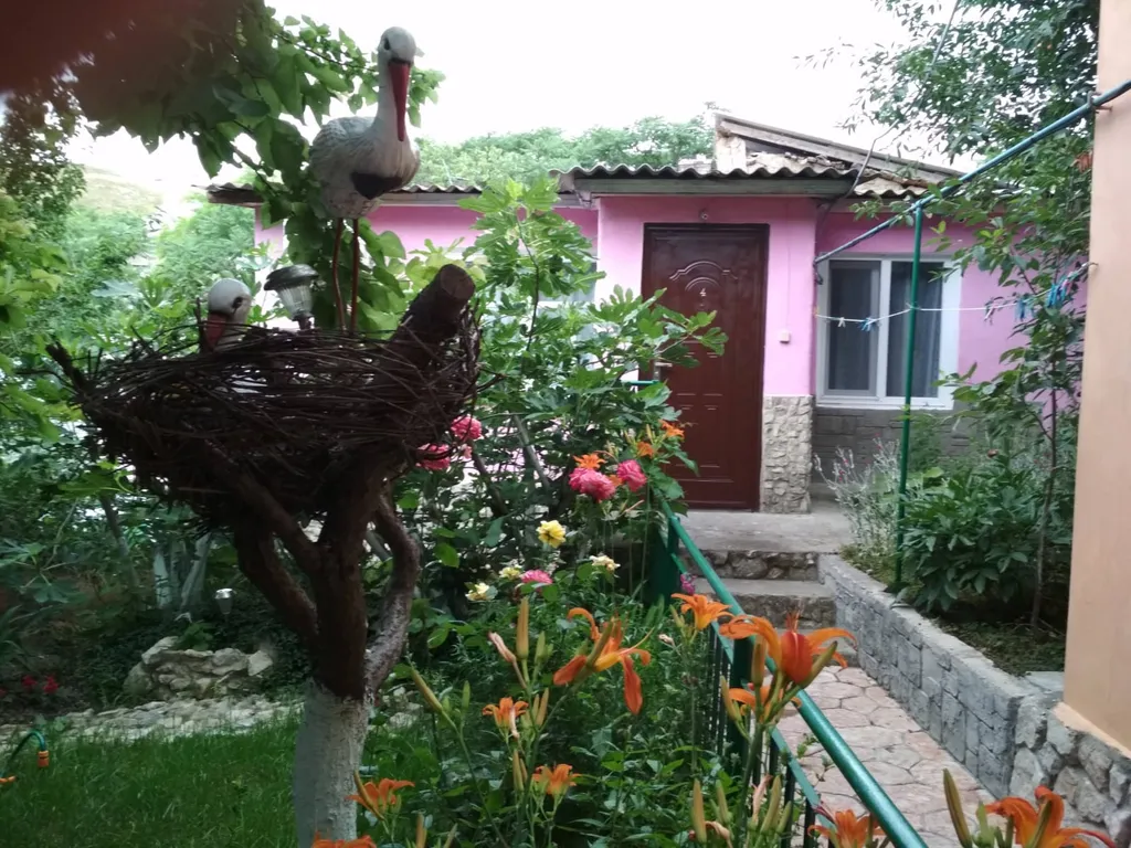 Коттедж Двухкомнатный домик в частном домовладении — аренда посуточно в Феодосия