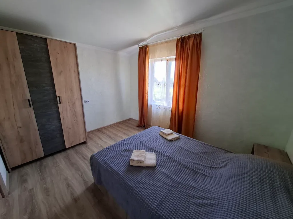 Домик у пруда рядом с Азовским морем