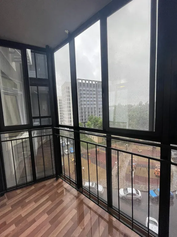 Квартира с панорамными окнами в новом ЖК у самолета