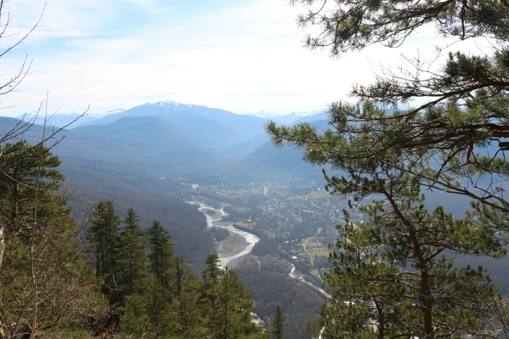 Дом в горной деревне с купелью фурако на террасе