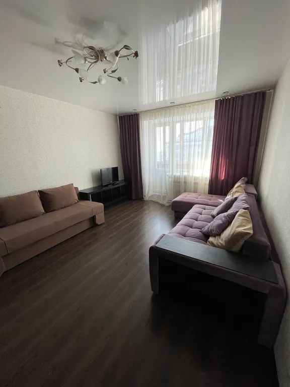 В центре Ишима, просторная 2-комнатная для командировок и семьи