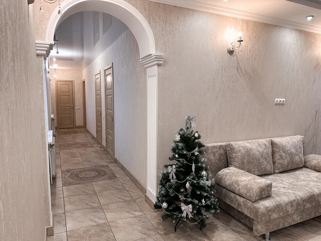 Дом с бассейном и баней в Самаре