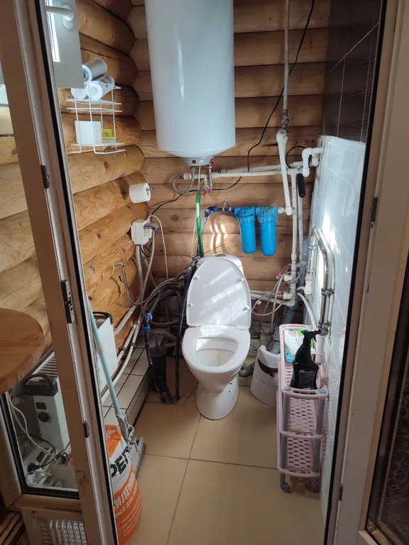 Дом с баней в лесу возле храма и озера